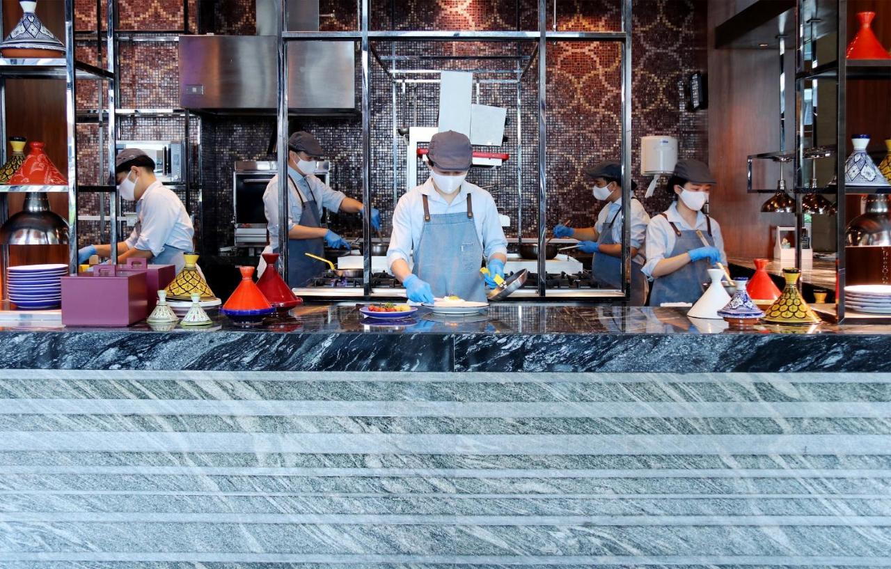 Siam Kempinski Hotel Bangkok Exterior photo A live kitchen at a hotel
