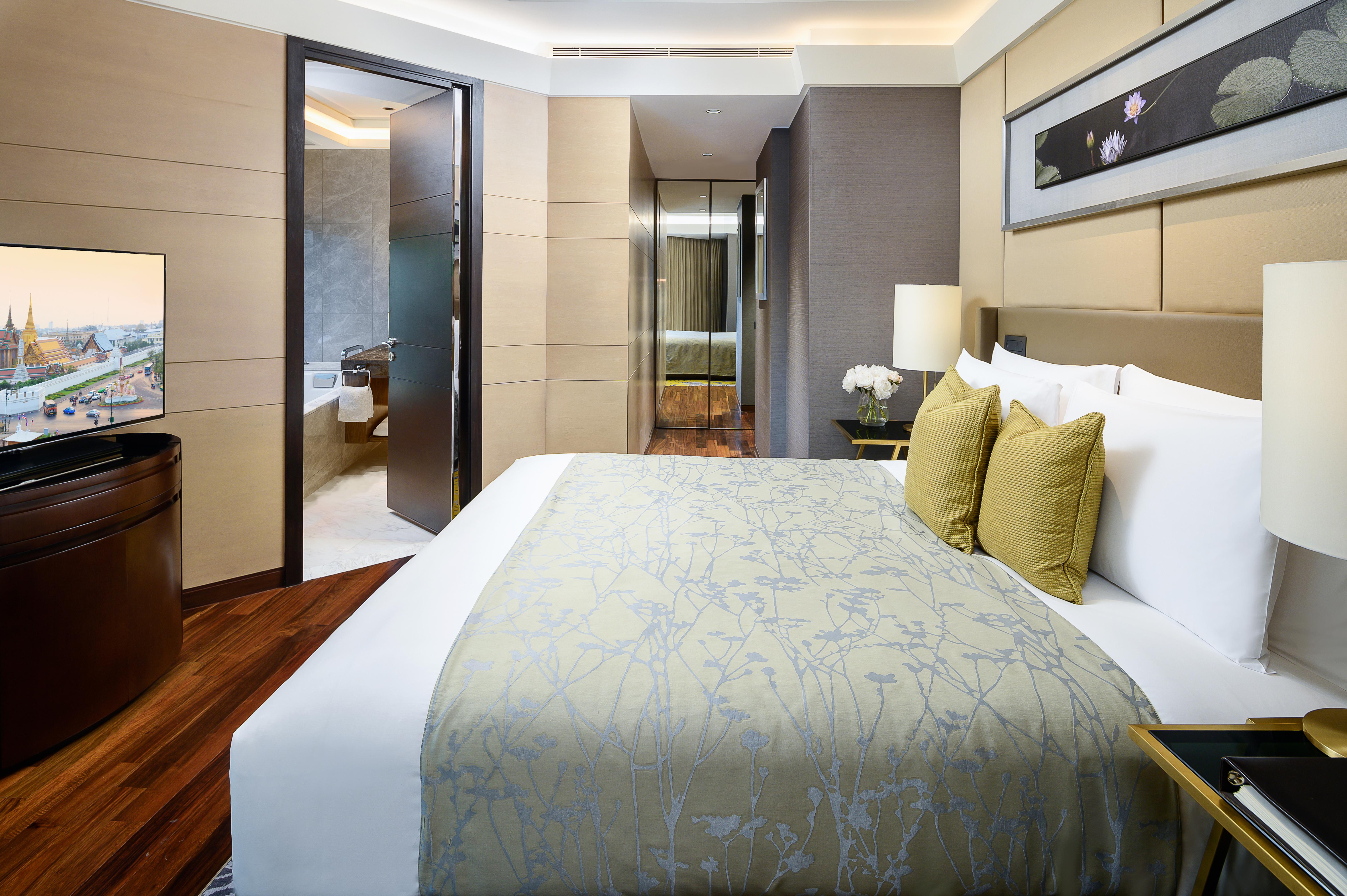 Siam Kempinski Hotel Bangkok Exterior photo Deluxe Suite