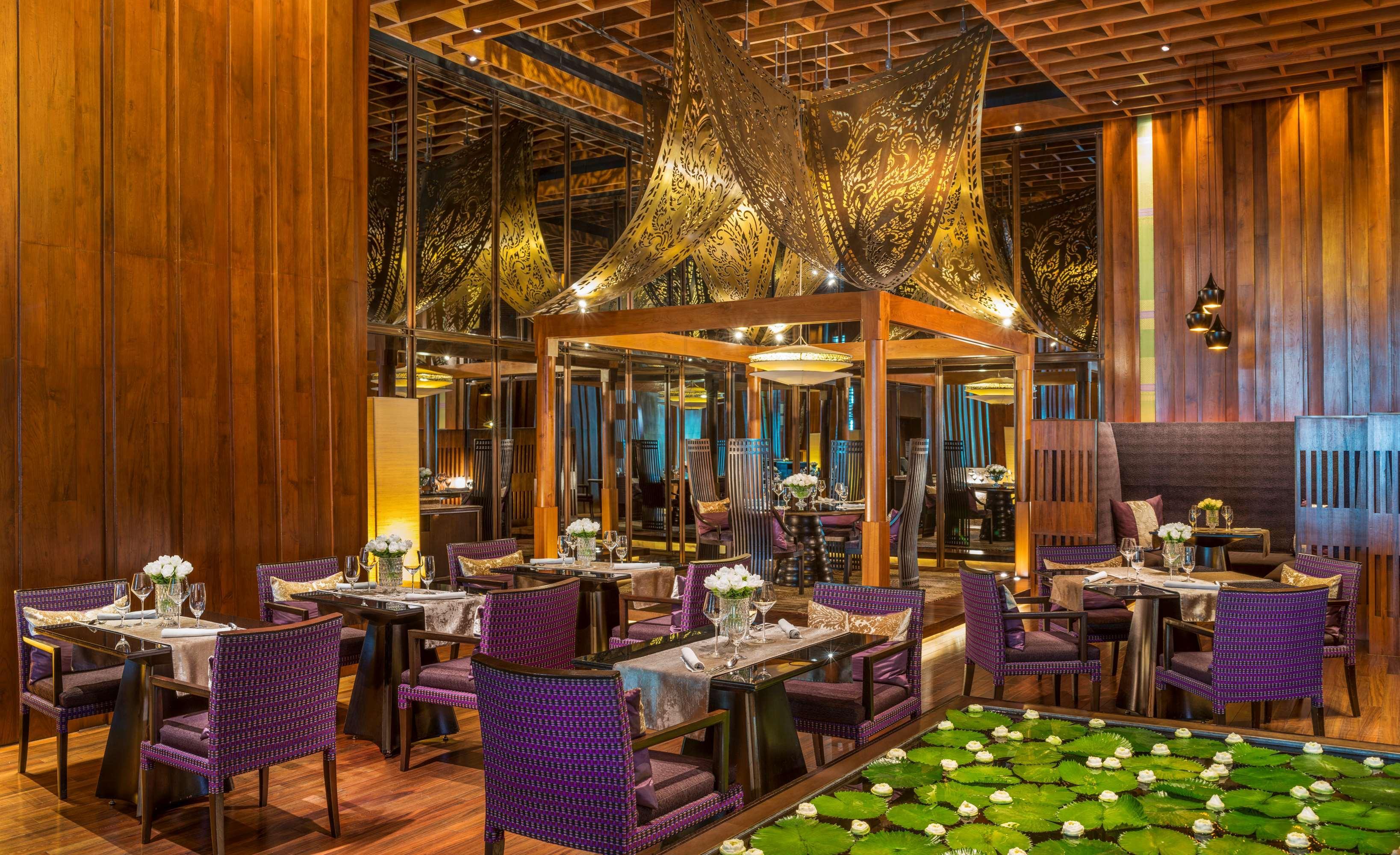 Siam Kempinski Hotel Bangkok Exterior photo The interior of the restaurant