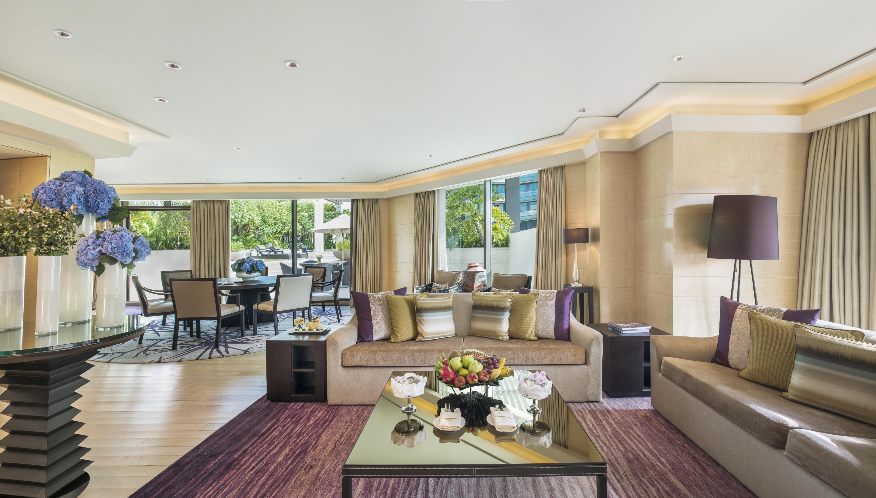 Siam Kempinski Hotel Bangkok Exterior photo A suite at the hotel