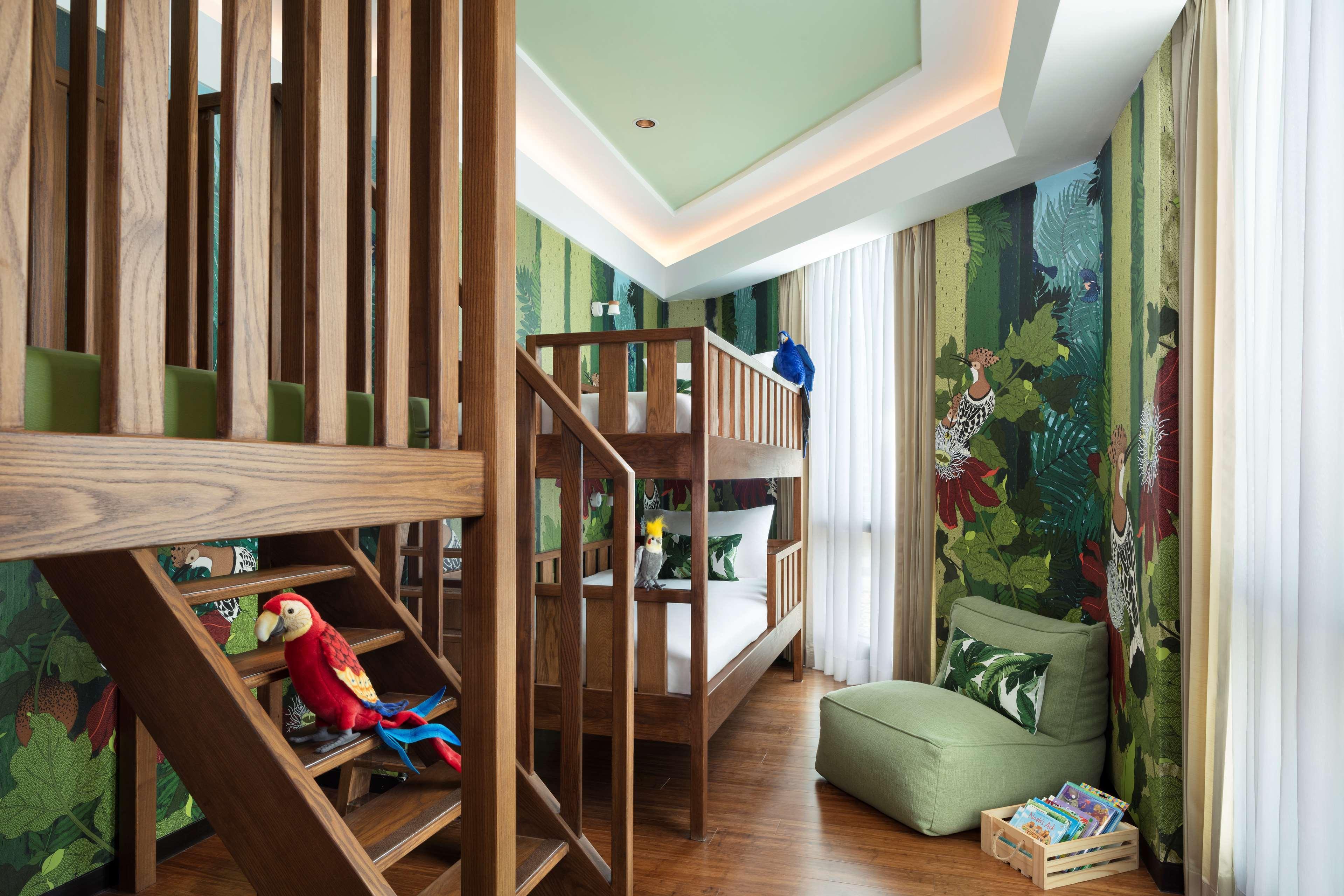 Siam Kempinski Hotel Bangkok Exterior photo Family Suite