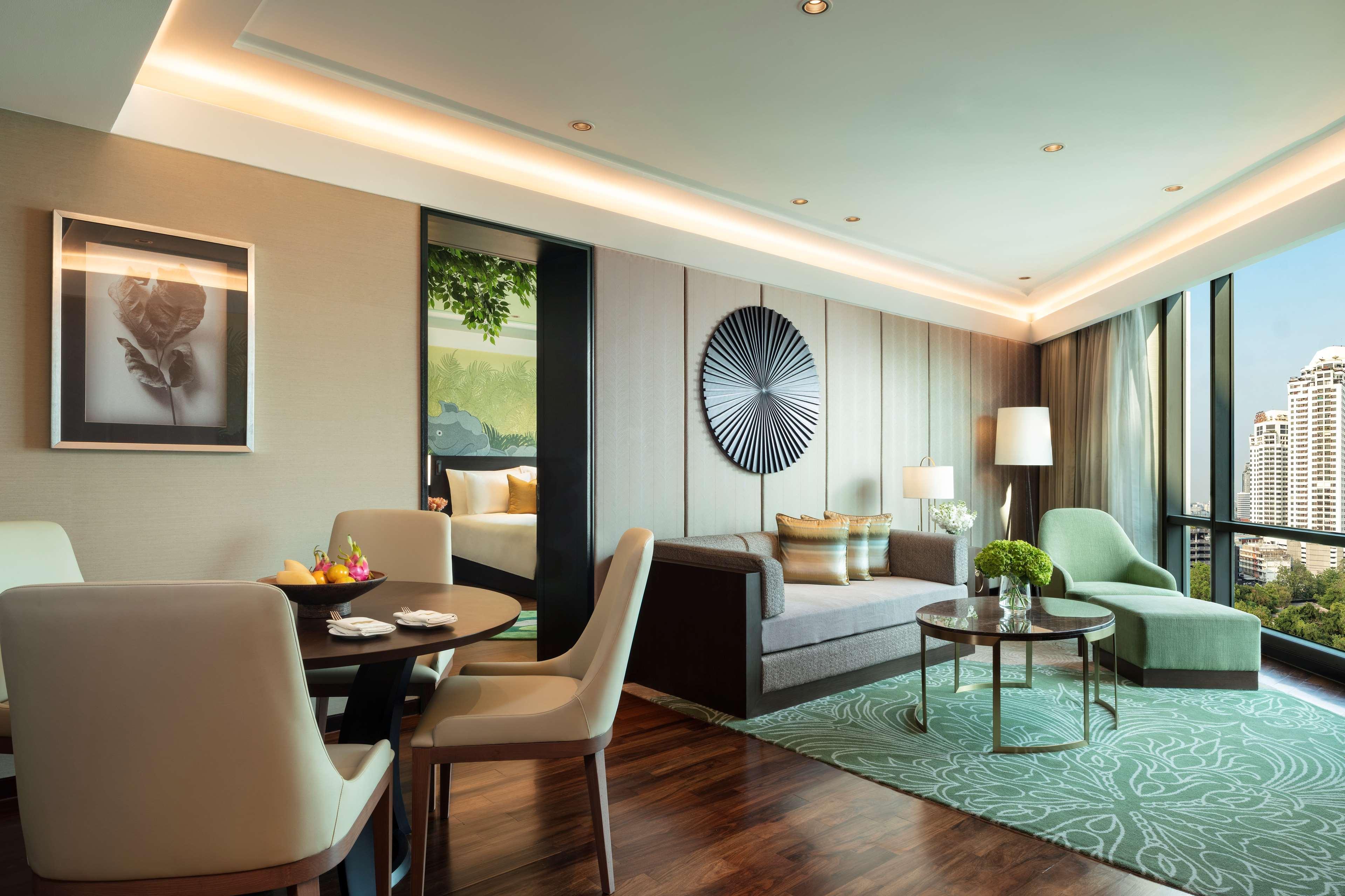 Siam Kempinski Hotel Bangkok Exterior photo A suite at the hotel