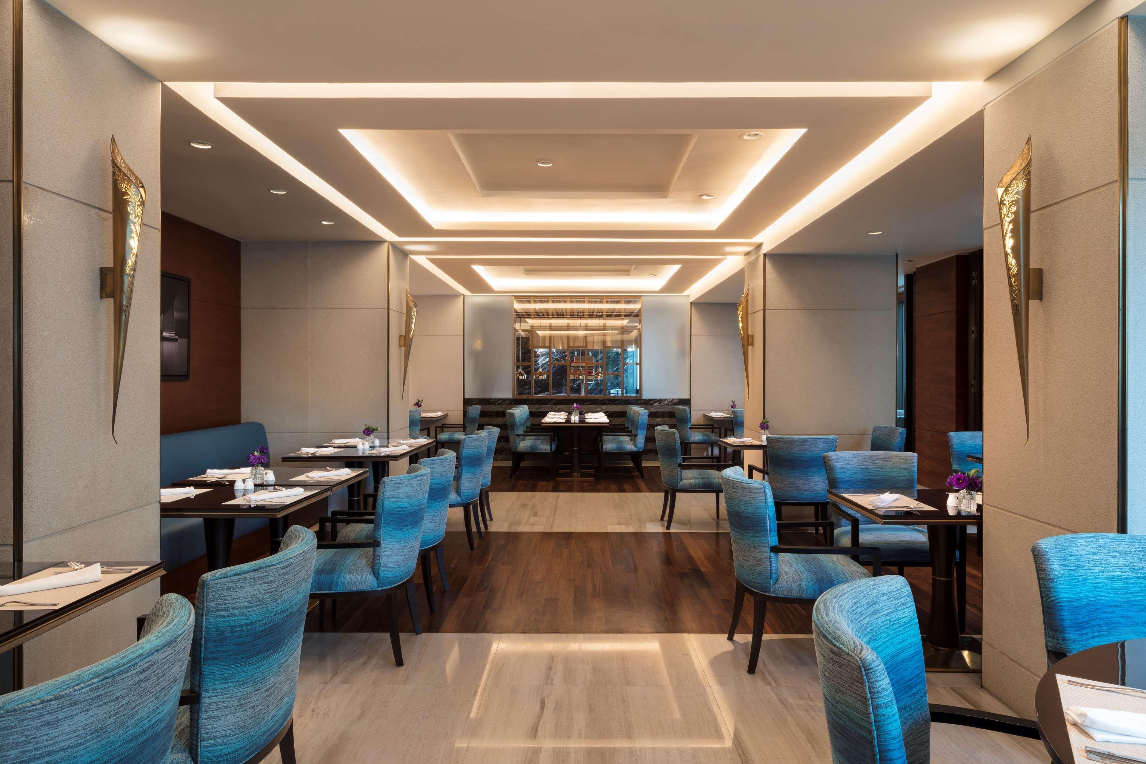 Siam Kempinski Hotel Bangkok Exterior photo The Club Lounge at the airport