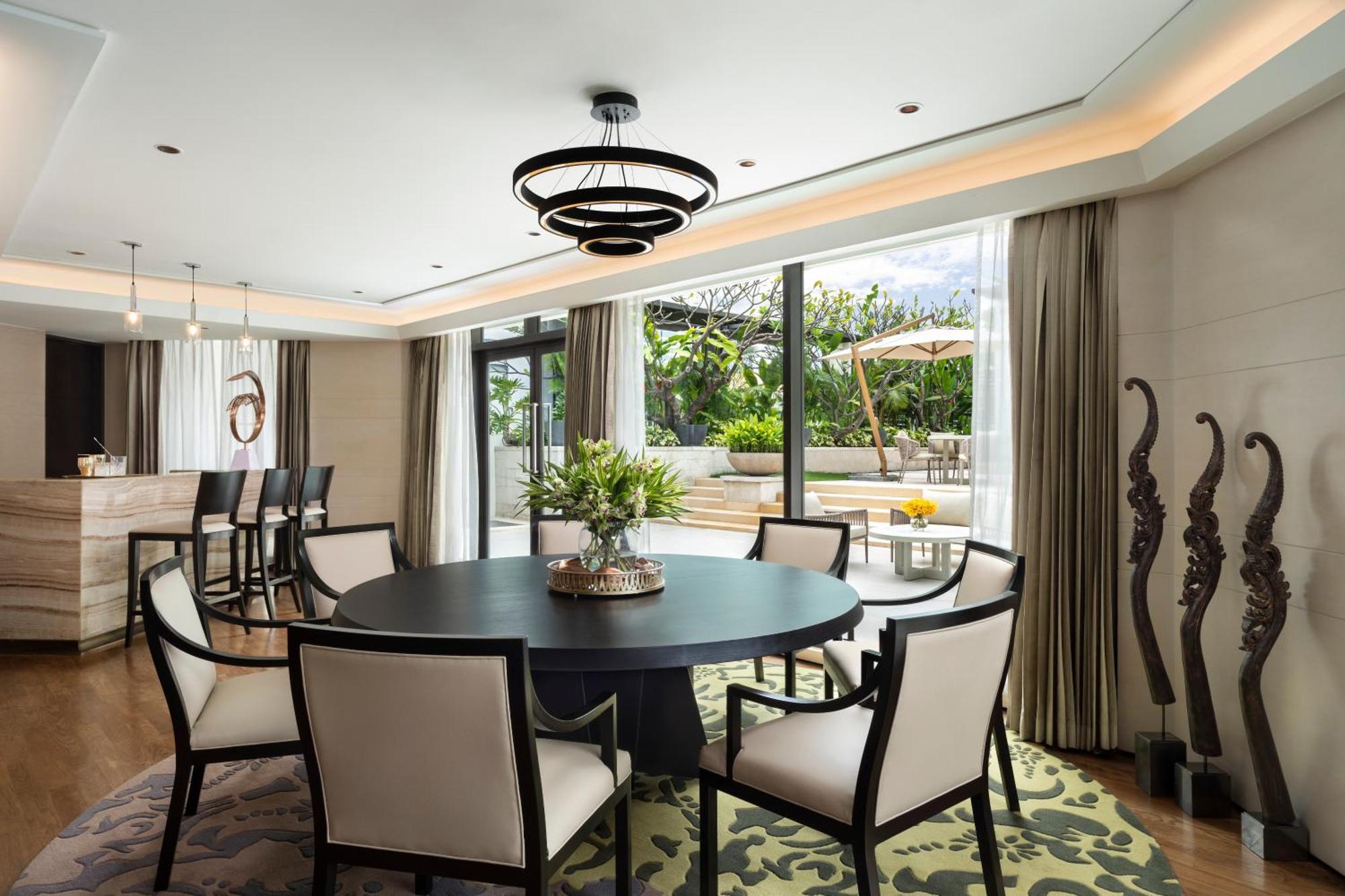 Siam Kempinski Hotel Bangkok Exterior photo A dining room at the hotel