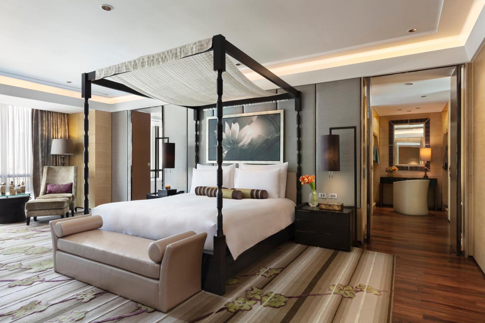 Siam Kempinski Hotel Bangkok Exterior photo A bedroom at the hotel