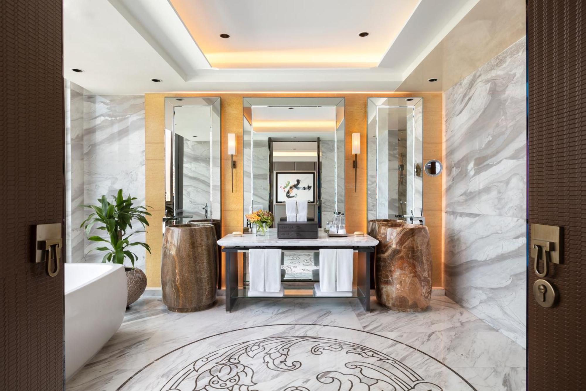 Siam Kempinski Hotel Bangkok Exterior photo Bathroom